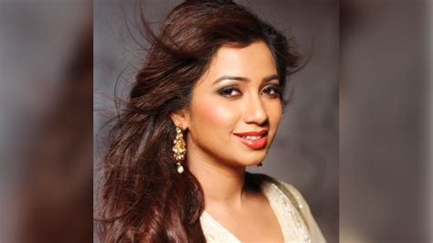 Watch Now Shreya Ghoshal And Her Best 3 Songs To Enjoy During Festival