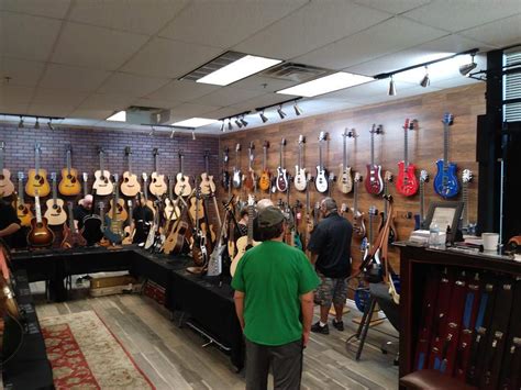 Boutique Guitar Showcase Tour Pics