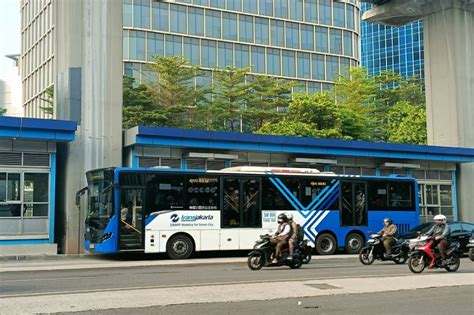 Penumpang Tembus Orang Uji Coba Bus Transjakarta Kalideres