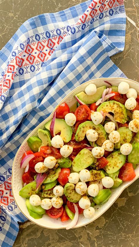 Schneller Caprese Salat Mit Avocado SaltSugarLove