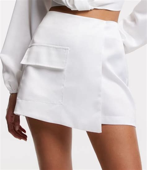 Short Saia Em Cetim Acetinado Bolso Cargo Branco