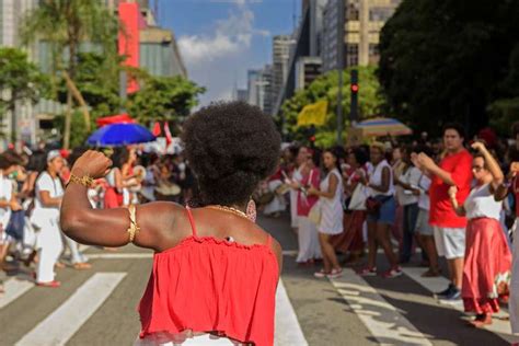 Em Cada Brasileiros Acham Que O Brasil Um Pa S Racista Revela