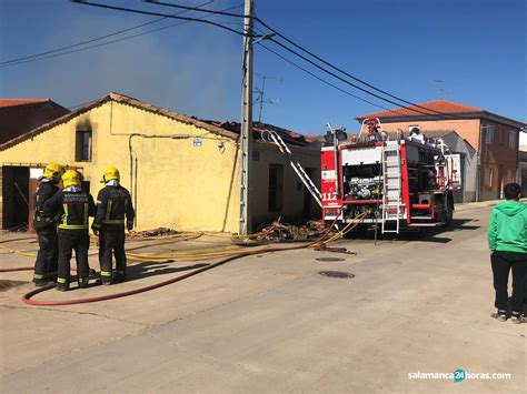 Un Voraz Incendio Destruye Una Vivienda De Planta Baja Situada En