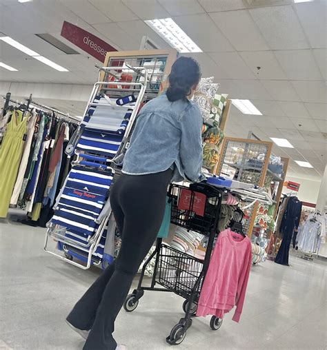 Slim Thick Milf Shopping For Mom In Lulus Oc Spandex Leggings