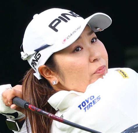 比嘉真美子「ワクワク」1差2位浮上 失格あり棄権あり昨季33戦中29戦予選落ちから4年ぶり6勝へ スポーツ報知