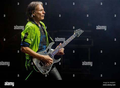 Steve Vai Set Hi Res Stock Photography And Images Alamy