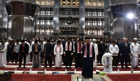 Niat Sholat Jumat Makmum Arab Latin Dan Artinya Lengkap Tata Caranya