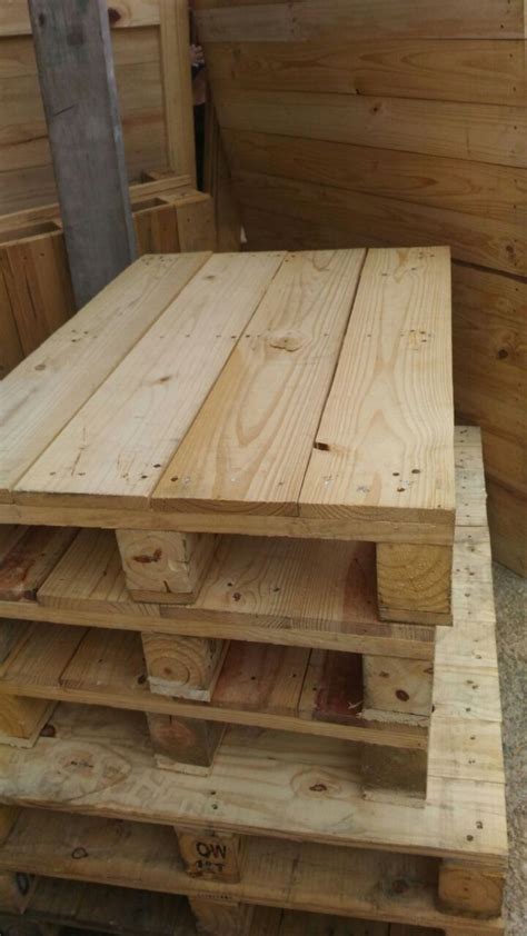 Palete Pallet Madeira 74x104 Lixado E Envernizado R 89 90 Em Mercado