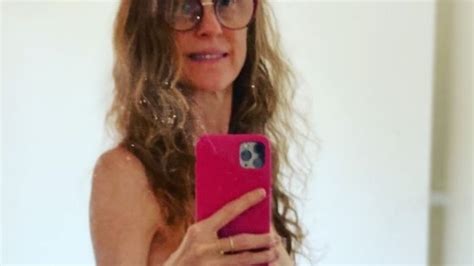 Aos 56 Anos Betty Gofman Posta Clique Fazendo Topless Sem