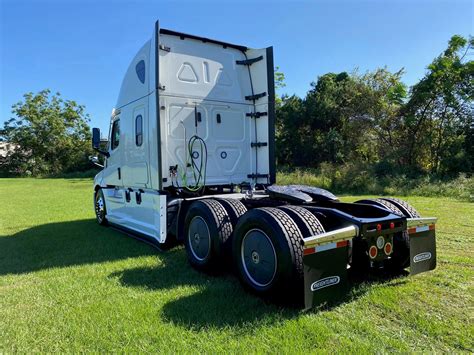 2022 Freightliner New Cascadia