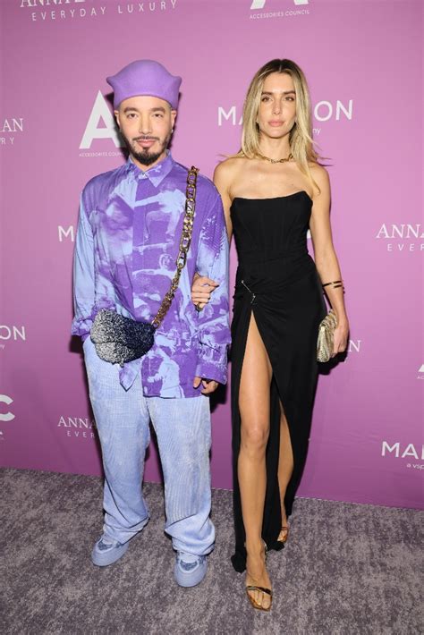 J Balvin Goes Blue With Girlfriend Valentina Ferrer At Ace Awards 2022