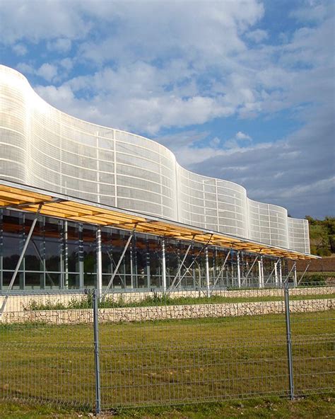 Wave Like Wire Mesh Cladding With HAVER Architectural Mesh Centre