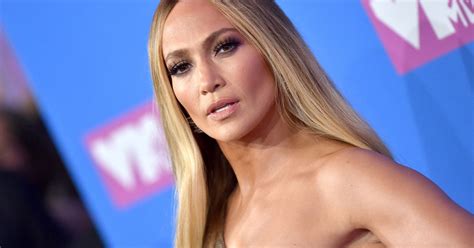 Jennifer Lopez se montre en bikini et divise sa communauté Instagram