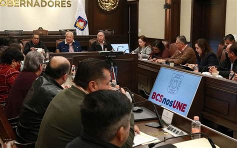 Gobernador Víctor Castro se reúne representantes municipales El