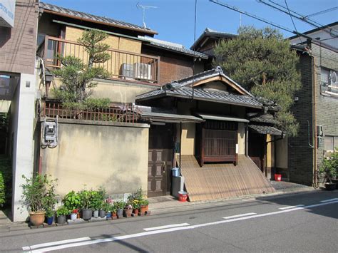 Surprising Breezes: Want to see some Kyoto houses?