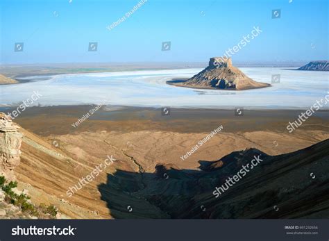 On Ustyurt Plateau Karyndzharyk Hollow Desert Plateau Stock Photo