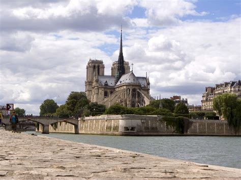 50 Best Attractions In Paris to Add to Your Hit List