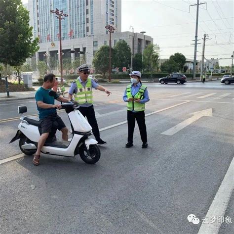 【五城同创 共建美丽云梦】县交警大队开展摩托车、电动车违法行为专项整治活动意识执勤点交通