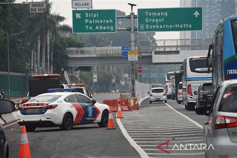 Polda Metro Alihkan Arus Lalu Lintas Sekitar Gedung Dpr Antara News