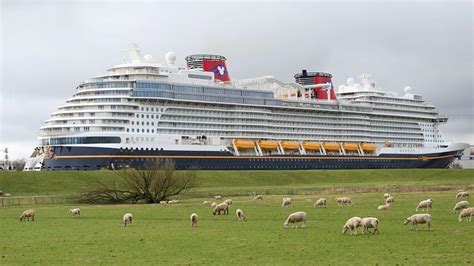 Mit 750 Personen An Bord Meyer Kreuzfahrtschiff Disney Wish Geht