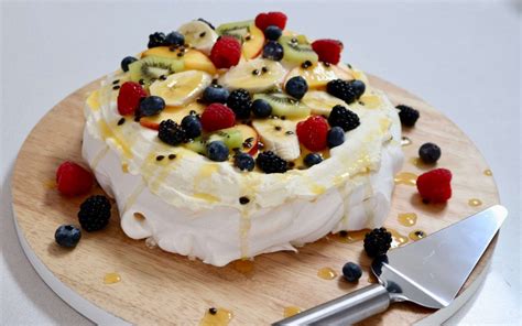 Christmas Pavlova | Rebecca Pope Sydney Food & Lifestyle Blogger