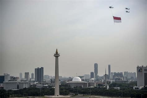 Sambut Hut Ke Tni Tiga Heli Terbang Kibarkan Bendera Republika Online