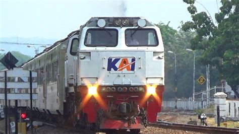 PADAT KERETA HUNTING KERETA API DI PETAK CIREBON PRUJAKAN