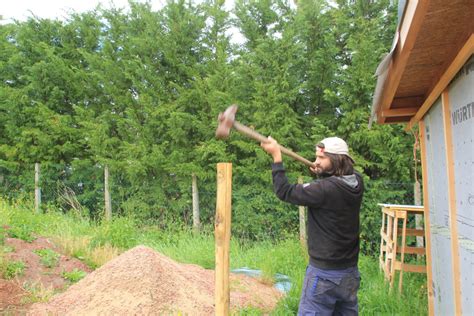 Comment Fixer Des Poteaux De Cl Ture Sur Un Muret Housekeeping