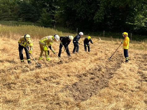 Fw Ratingen Schulung Vegetationsbrandbek Mpfung Eu Katastrophenschutz