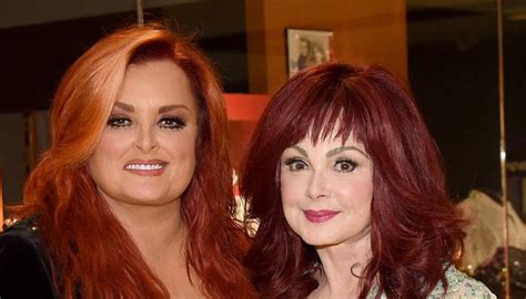 Wynonna Judd Pays Tribute To Late Mom Naomi Judd At Cmt Awards 2023