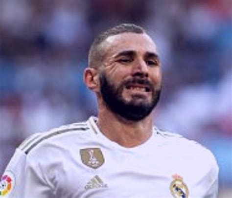 Karim Benzema Fastens Binnacle Galleria Di Immagini