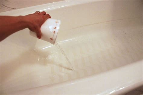 How To Clean A Bathtub Naturally And Best Cleaner Products