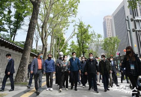 보행공간 확충된 사람숲길 걷는 오세훈 서울시장 네이트 뉴스