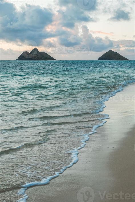 sunrise and beach scenes on island of oahu hawaii 21447620 Stock Photo ...