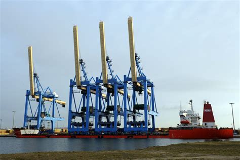 Le Havre Les portiques de TNMSC transférés à Port 2000 Mer et Marine