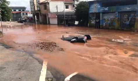 Adutora Da Sabesp Se Rompe Na Regi O Da Avenida Sapopemba