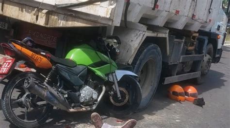 IMAGEM FORTE mototaxista tem cabeça esmagada por caminhão no Jorge