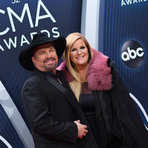 Garth Brooks Reveals His Sweet Phone Background In Video With Trisha