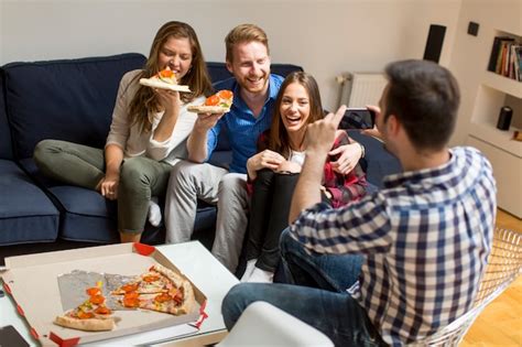 Premium Photo | Friends eating pizza together at home