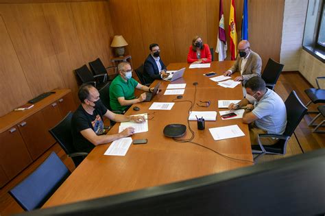 La Junta presenta a la Mesa Sectorial de Educación una oferta de empleo