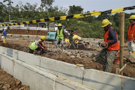 Pembangunan Rumah Relokasi Korban Gempa Cianjur Antara Foto