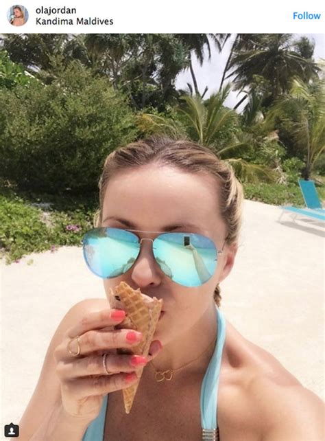 Ola Jordan Flaunts Ample Assets In Blue Bikini For Busty Holiday Selfie