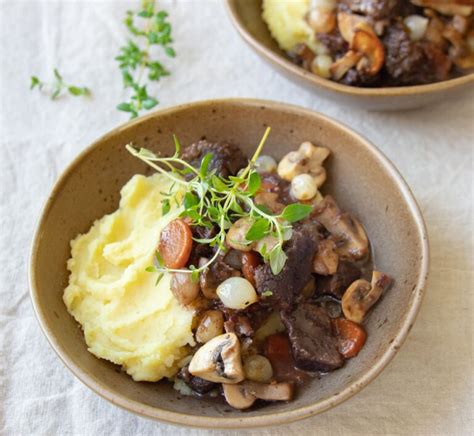 Boeuf bourguignon Opskrift på gryderet med oksekød Mummum dk