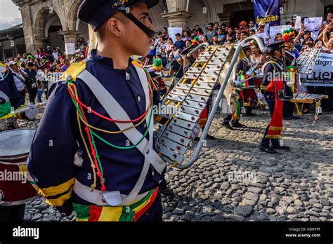 Antigua Guatemala 15 De Septiembre De 2017 Banda Marchas Pasado