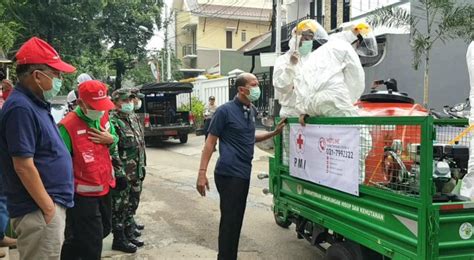 Jk Pantau Penyemprotan Disinfektan Di Wilayah Jakarta Republika Online