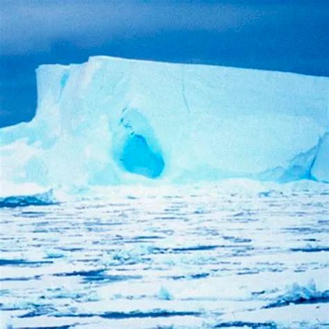 El milenario l A 76A el iceberg más grande del mundo se dirige hacia