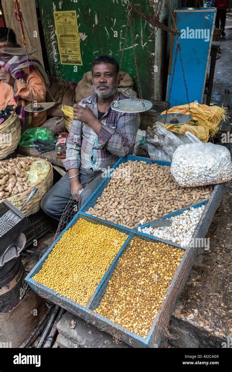 Man Selling Nuts Hi Res Stock Photography And Images Alamy