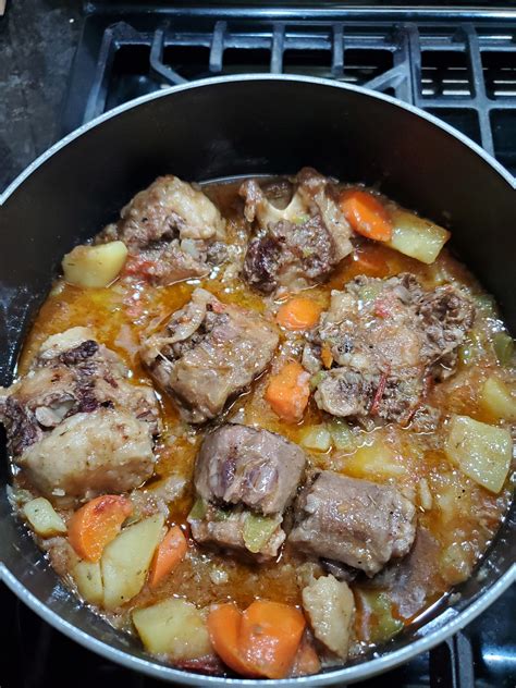 Braised Oxtail Stew Recipe - Lorin Cheung