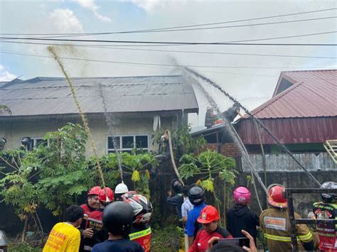 Disdamkar Ungkap Kronologi Dua Bangunan Terbakar Sepanjang 35 Meter