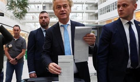 Élections aux Pays Bas Geert Wilders vire en tête mais ne sera sans